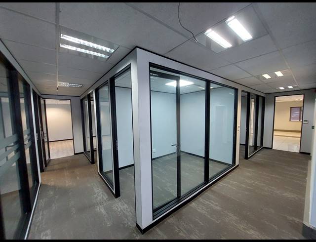 292M² OFFICE TO LET IN VORNA VALLEY
